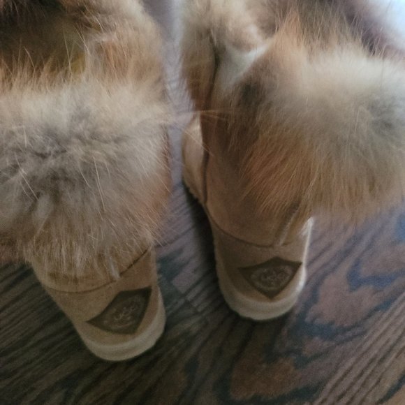 Ugg Boots with real Fox fur, Size 8, Tan color. - Picture 4 of 5